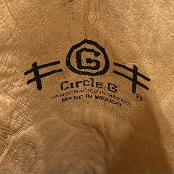 🔥Circle G Distressed Brown Embroidered Heeled Boots🔥 - Picture 3 of 7